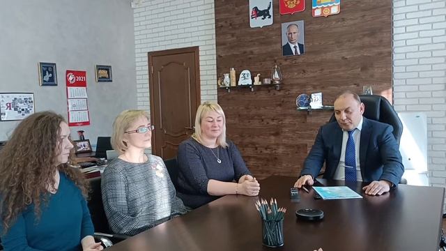 Мэр Усолья выдал 1 365 000 рублей в помощь молодым семьям смотреть онлайн