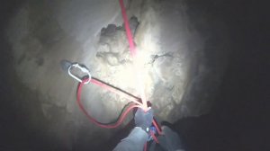 Спуск в пещеру МАН (-37 м)