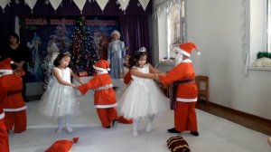 Здравствуй, дедушка мороз! Красивый танец девочек и мальчишек