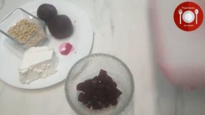Салат из свеклы с сыром и кедровыми орешками.