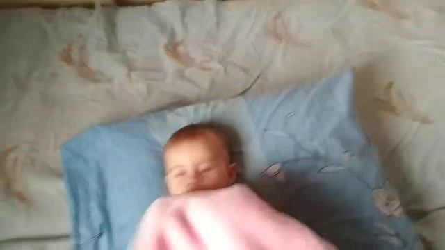 красивая девочка, всего 6 месяцев и такая ляля)) смотреть онлайн