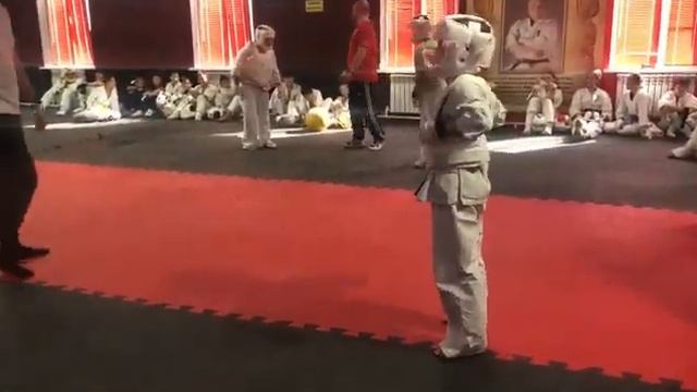 Такой угар ??? синяя насечка очень быстро сдалась и то белый пояс сильнее против меня держался смотреть онлайн