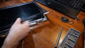Asus z99l что в ноутбуке в который НЕ ЛАЗИЛИ 14 ЛЕТ!!! Ремонт петель, как он жил без них?! ?