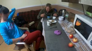 ЖИВУ ОДНА В ДЕРЕВНЕ / ЗАМЕРЗЛА  РАСТОПИЛА ПЕЧЬ