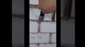 "Кирпичная стена"из потолочной плитки:)