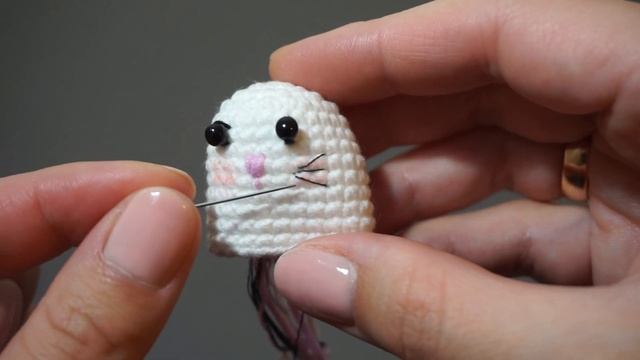 Вязаная мышка амигуруми. Crochet amigurumi mouse.