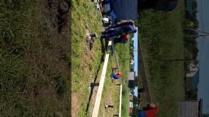 Монтаж пакета из досок на оголовки свай