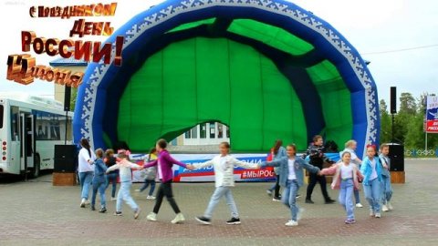 "Я, ты, он , она ВМЕСТЕ целая страна!" - дети танцевальное приветствие День России 12июня Сорум ХМАО