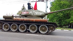 Т-34 на параде в Новороссийске