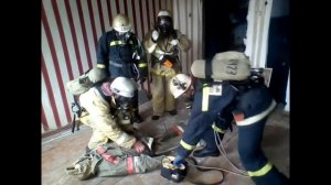 Тренировка по ГДЗС. Спуск пострадавшего с высоты.