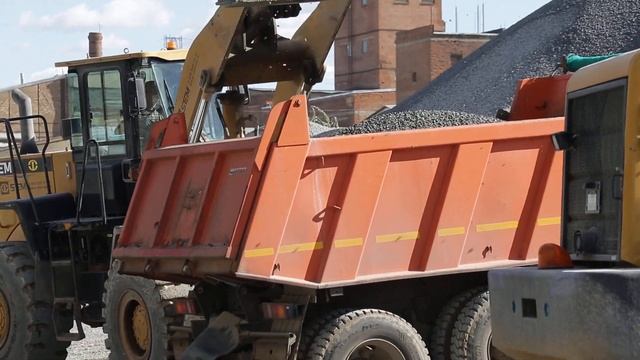 Как проходит погрузка щебня на перевалке на Вагоноремонтной
