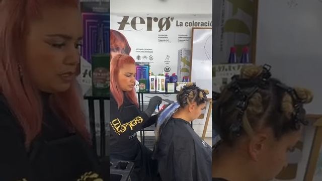 APLICACIÓN DE COLOR con la TÉCNICA BALAYAGE de la coloración ZERO | Salerm Cosmetics смотреть онлайн