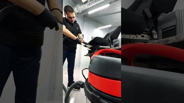 Показываем как очистить текстильное покрытие Вашего автомобиля смотреть онлайн