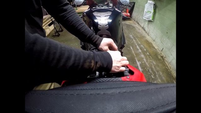 2011-2017 GSX-R 600-750 Battery Removal How To смотреть онлайн