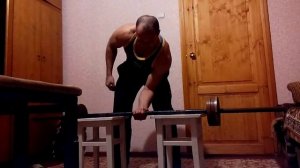 подъем на бицепс штанга 40кг одной рукой