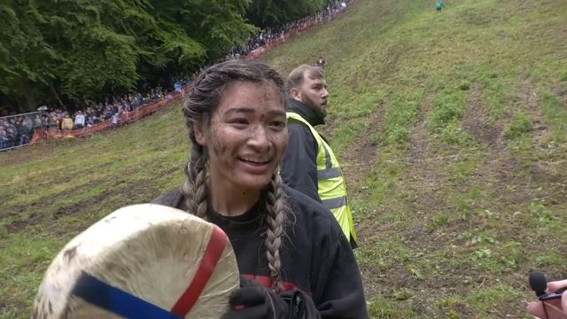 ЛЮДИ ЛОВЯТ ХАЛЯВНЫЙ СЫР НА ГОРЕ В 2022 смотреть онлайн