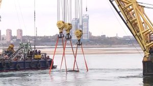 Поднятие со дна Волги бронекатера БК-31