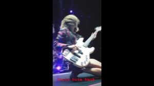 Victoria de Angelis | BASS MOMENTS