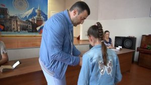 Председатель регионального отделения "Союза армян России" Камо Айрапетян поощрил детей