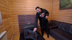 Установка печи-камина Invicta Bradford (Инвикта Брэдфорд). Чугунная печь в деревянном доме.