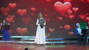 Айгөл Бариева "Син барлыгын мин белмәдем" җырын башкара