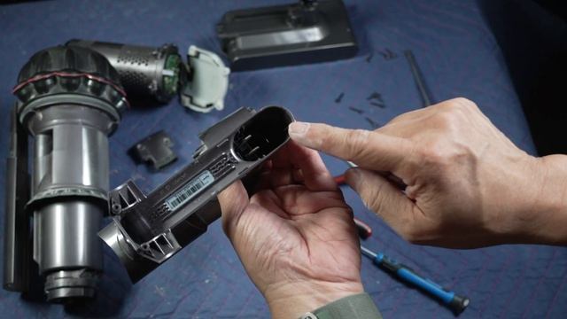 How to Replace Dyson Cordless Vacuum V10 / V11 Trigger | DIY Repair Step-by-Step смотреть онлайн