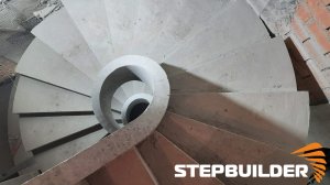 Спиральная лестница, монтаж. Москва / STEPBUILDER монолитные лестницы