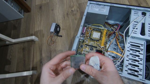 Компьютер для детей и старых игр / Athlon 64 X2 5200+ и 7600 GS 512 MB смотреть онлайн