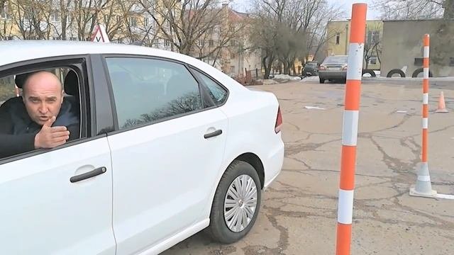 Парковка между автомобилями