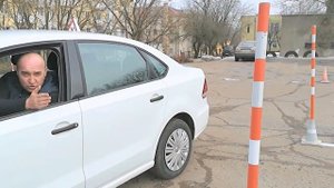 Парковка между автомобилями