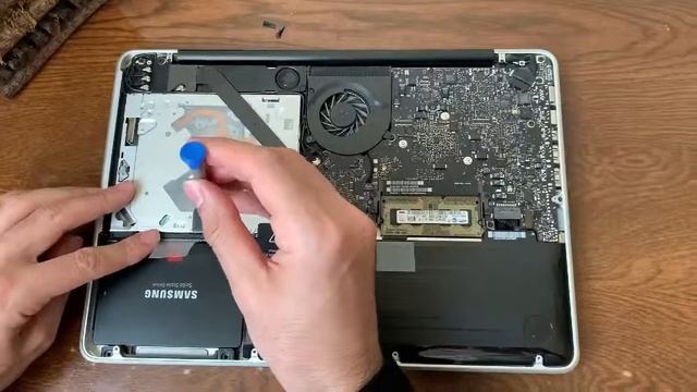 MacBook Pro Early 2011 + Samsung SSD 860 PRO 1TB & Corsair MacMemory 16GB (2X8GB) 1333 MHz DDR3 смотреть онлайн