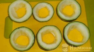 Zucchini stuffed with chicken in a frying pan