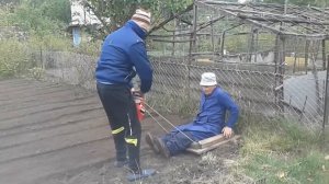Лайфхак. Сажаем газон без катка. Разравниваем и утрамбовываем землю для газона.