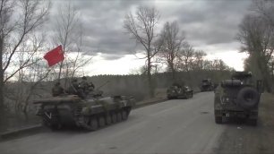 Ополченцы Донбасса с красным флагом идут на Мариуполь