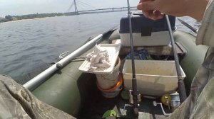 Ловим леща руками и на яйца)