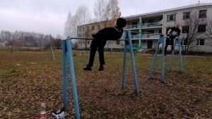 С Новым Годом друзья!!! Элемент из воркаута иголка узким хватом! #спорт #воркаут #турник #турники #т