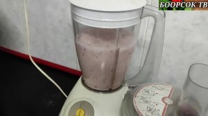 молочный коктейль с бананом и клубникой