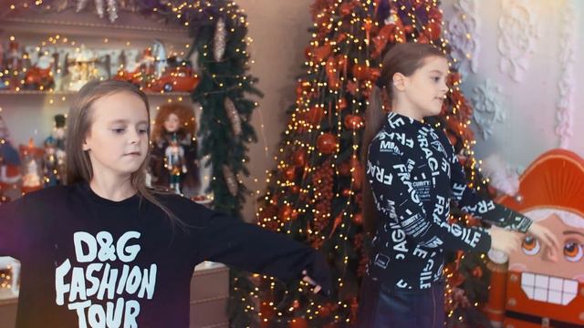 Запись песни в студии звукозаписи | ЗВЕНИТ ЯНВАРСКАЯ ВЬЮГА | Занятия вокалом для детей | Видеоклип смотреть онлайн