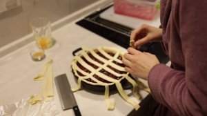 Пирог с вишней | Рецепт из готового слоеного теста | Сочная начинка как в Твин Пикс
