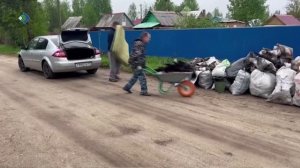 На Максаковских дачах регоператор начал вывоз мусора бесконтейнерным способом.