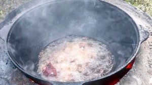 Самое простое, но очень вкусное блюдо в казане на костре. Казан-кебаб
