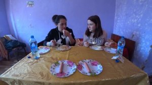 Сосиски пюре роллтон лапша мивина Кто быстрее съест всю еду