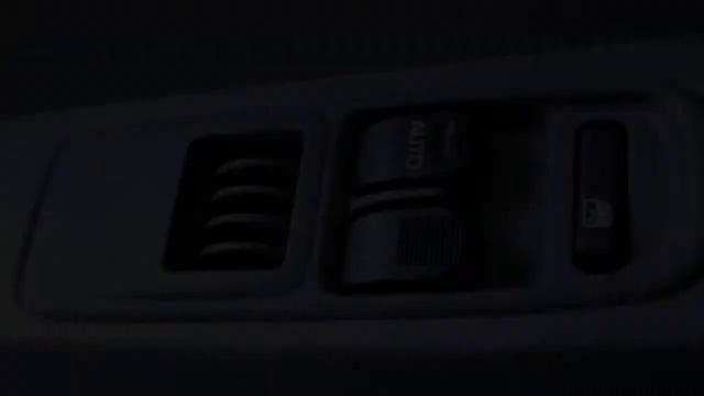 Daihatsu YRV 1.0-12V STi смотреть онлайн