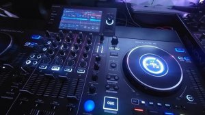Denon DJ SC Live 4 with Virtual DJ Pro 2023 STEMS