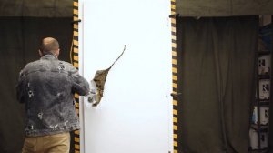 Взламываем дверь ЛОМОМ за 1 минуту! / САМОЕ БЫСТРОЕ вскрытие входной двери