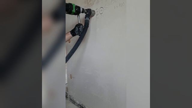 Алмазная резка подрозетников в кирпиче с пылесосом в частном доме. Подготовка к монтажу электрики