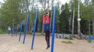 Легкие трюки на турнике.