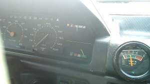 Механический указатель давления в топливной системе на Москвич 2141 f3r272