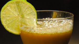 Видео рецепт Огуречный сок с морковью и сахаром в шнековой соковыжималке BRAND 9100