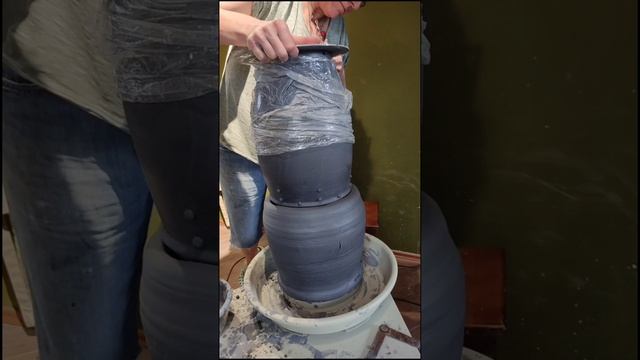 Амфоры из керамической массы Чугун.
формовка на гончарном круге, высота 65 см.